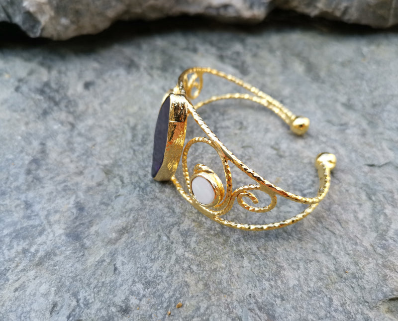 Gold Plated Brass Bracelet with Black Purple Agate and Two Pearl Adjustable SR8