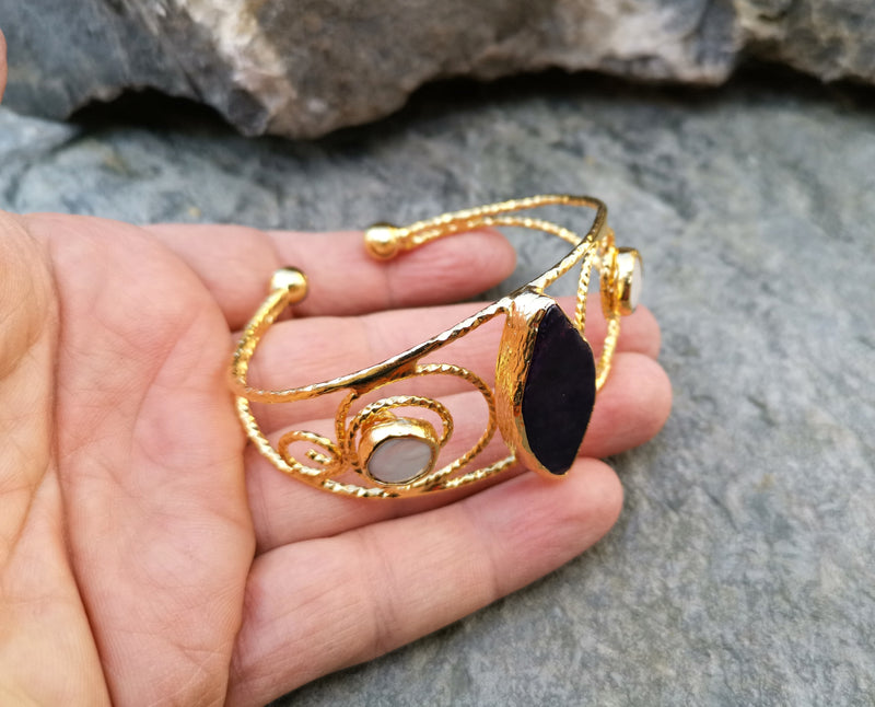 Gold Plated Brass Bracelet with Black Purple Agate and Two Pearl Adjustable SR8