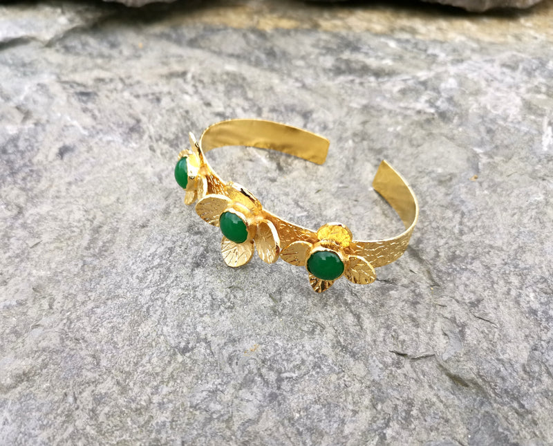 Flowers Bracelet with Green Gemstones Gold Plated Brass Adjustable SR65