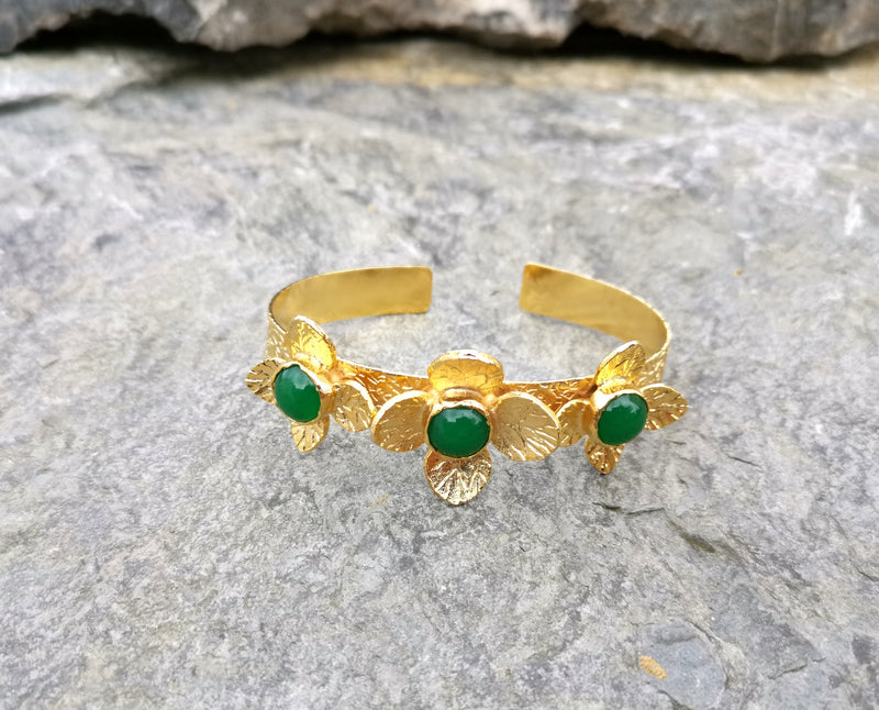 Flowers Bracelet with Green Gemstones Gold Plated Brass Adjustable SR65