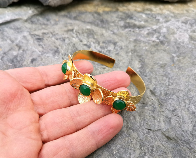 Flowers Bracelet with Green Gemstones Gold Plated Brass Adjustable SR65