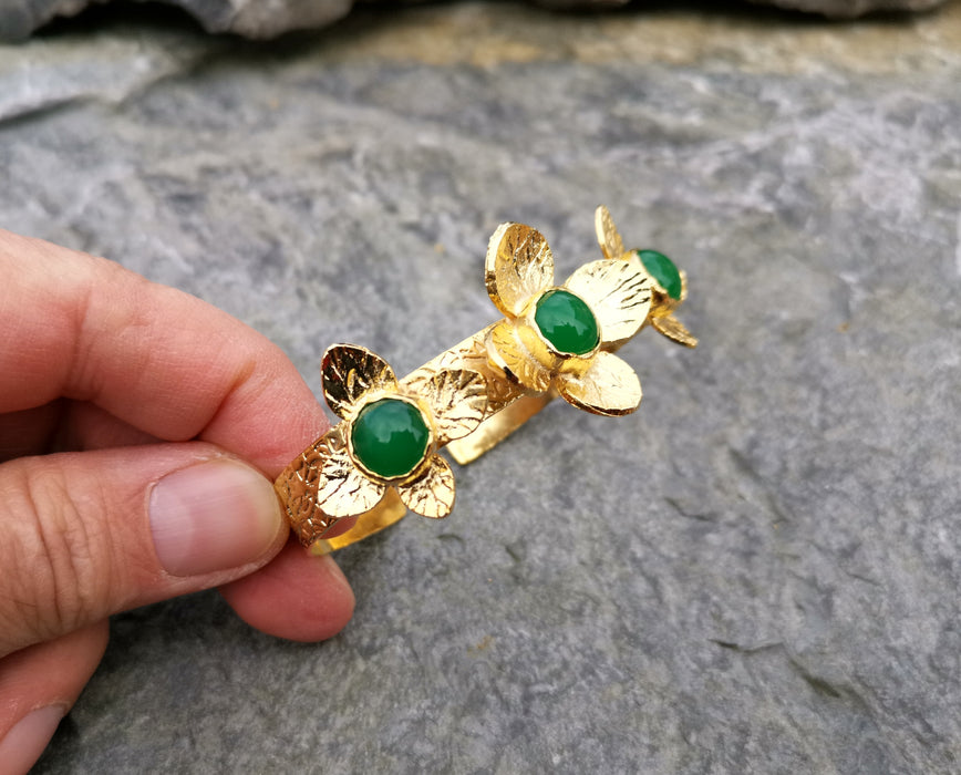 Flowers Bracelet with Green Gemstones Gold Plated Brass Adjustable SR65