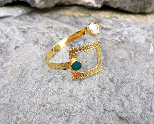 Bracelet with Green Gemstone and Real pearl Gold Plated Brass Adjustable SR69
