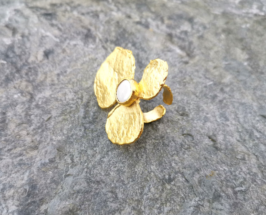 Flower Ring with Real Pearl Gold Plated Brass Adjustable SR84