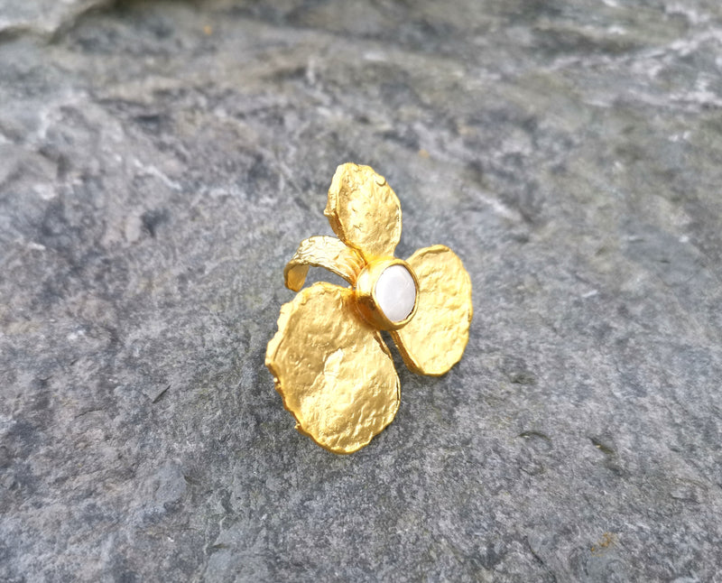 Flower Ring with Real Pearl Gold Plated Brass Adjustable SR84