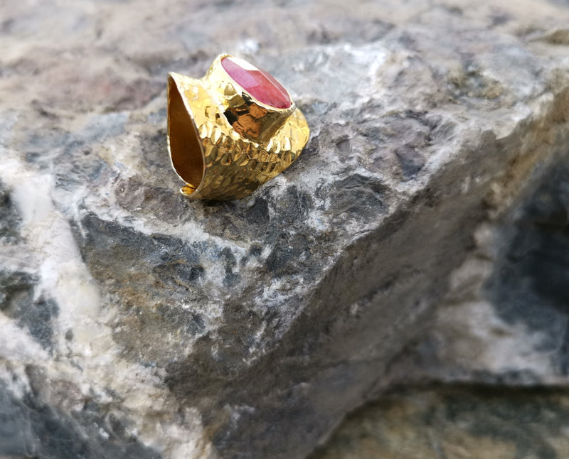Gold Plated Hammered Ring with Fuchsia Gemstone , Gold Plated Brass Adjustable SR86