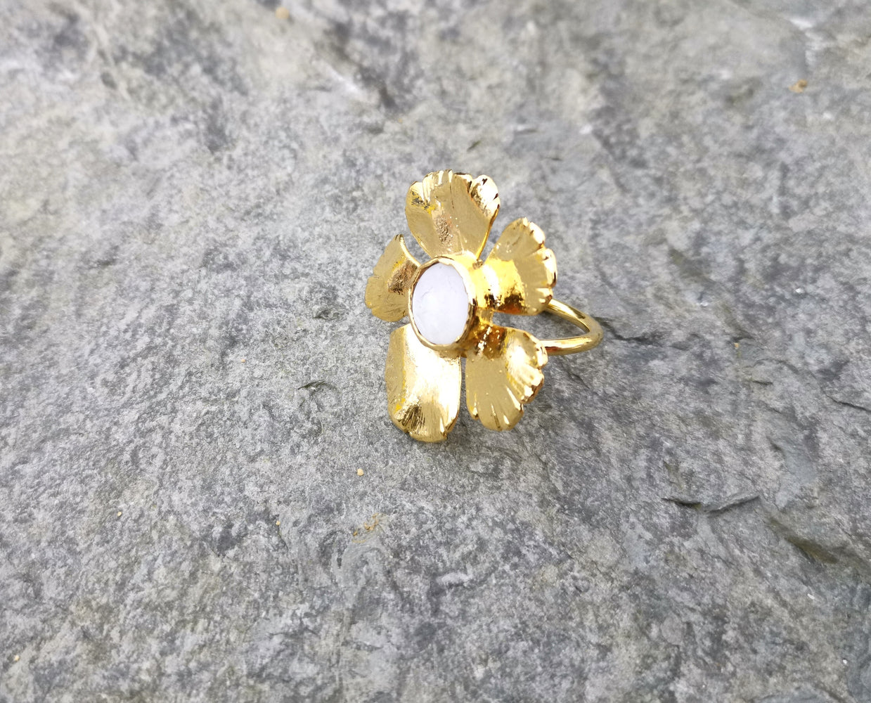 Flower Ring with Real Pearl Gold Plated Brass Adjustable SR104
