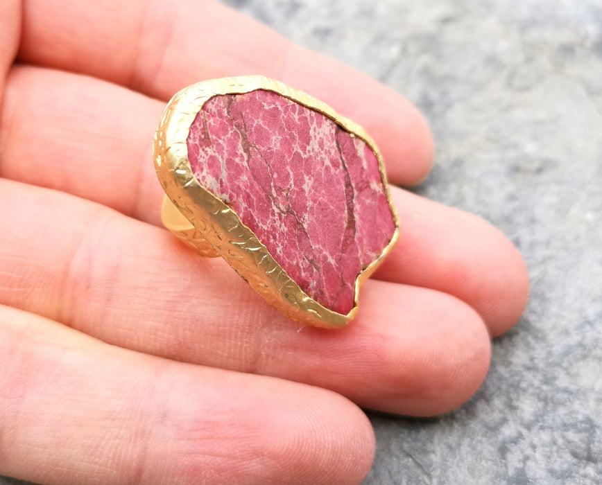Ring with Fuchsia Stone Gold Plated Brass Adjustable  SR324
