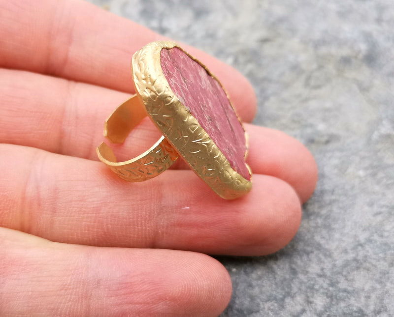Ring with Fuchsia Stone Gold Plated Brass Adjustable  SR324