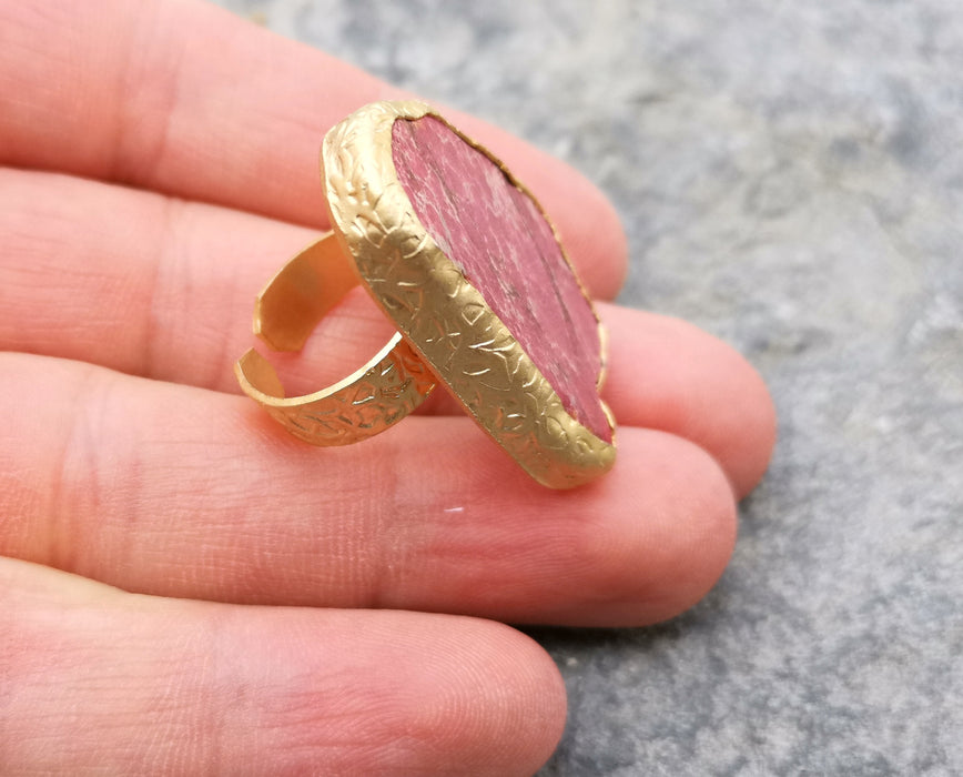 Ring with Fuchsia Stone Gold Plated Brass Adjustable  SR324