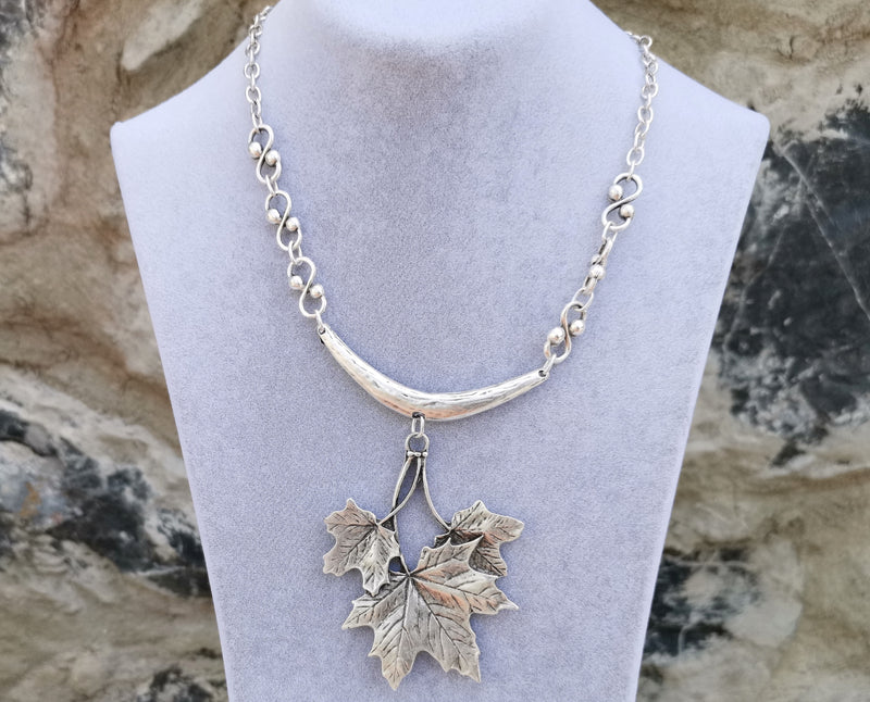 Foliage Necklace Antique Silver Plated Metal Adjustable SR356
