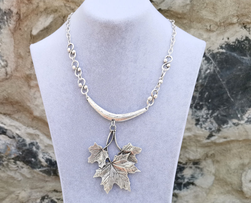 Foliage Necklace Antique Silver Plated Metal Adjustable SR356
