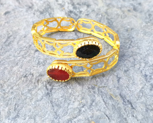 Bracelet with Red and Black Stones Gold Plated Brass Adjustable SR512