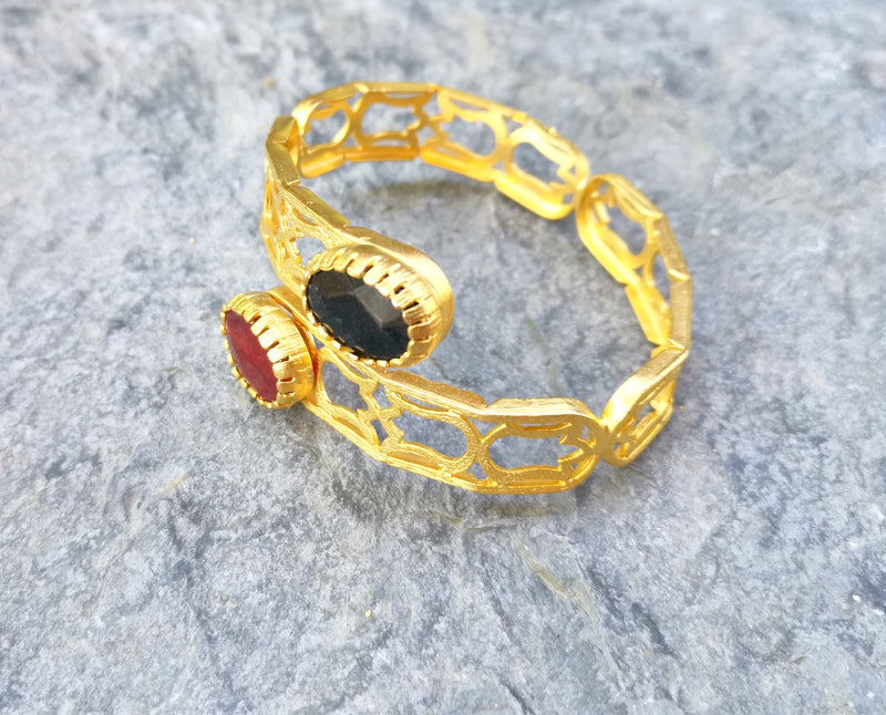 Bracelet with Red and Black Stones Gold Plated Brass Adjustable SR512