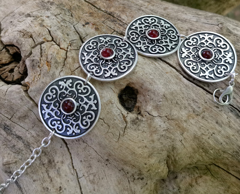 Round Bracelet With Red Beads Antique Silver Plated Metal Adjustable SR619