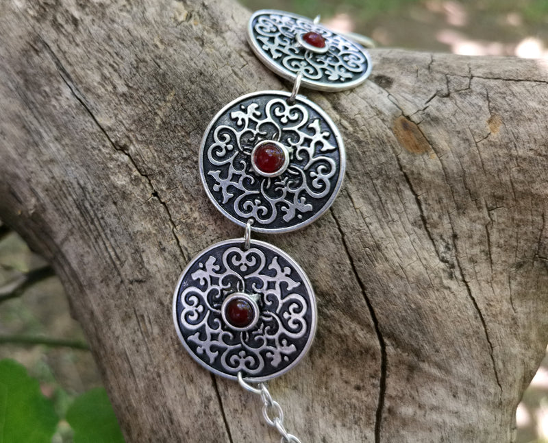 Round Bracelet With Red Beads Antique Silver Plated Metal Adjustable SR619