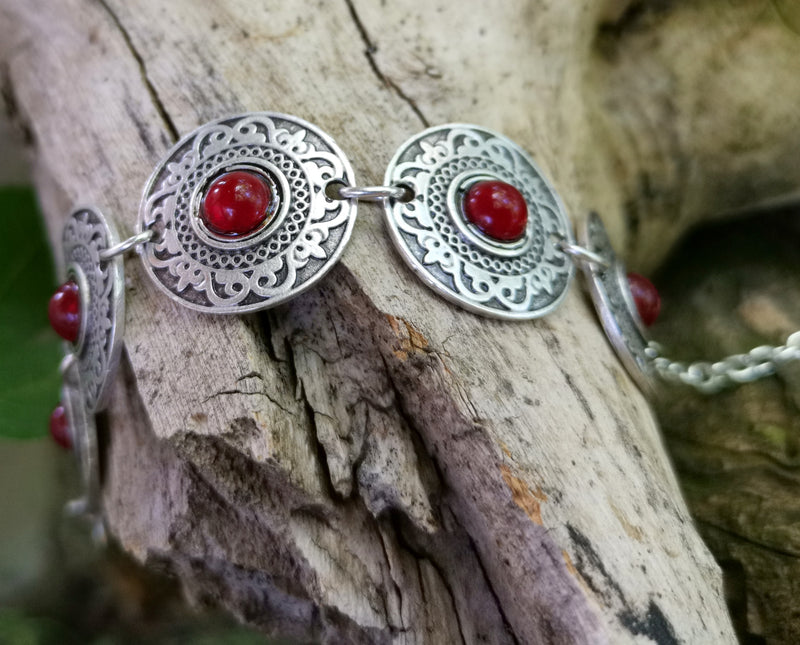 Round Bracelet With Red Beads Antique Silver Plated Metal Adjustable SR624