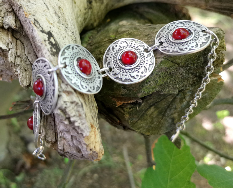 Round Bracelet With Red Beads Antique Silver Plated Metal Adjustable SR624