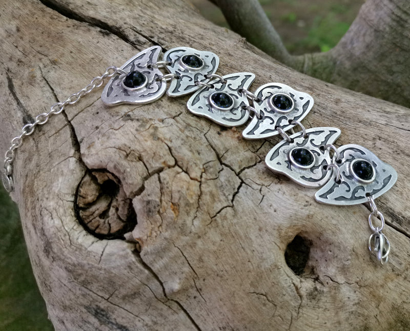 Bracelet With Black Beads Antique Silver Plated Metal Adjustable SR629