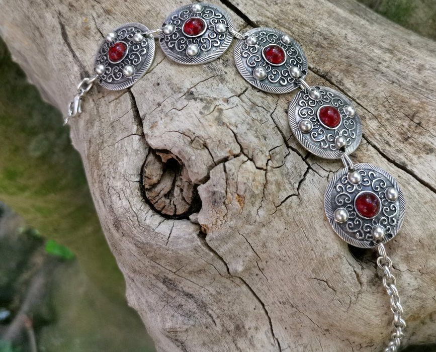 Round Bracelet With Red Beads Antique Silver Plated Metal Adjustable SR632