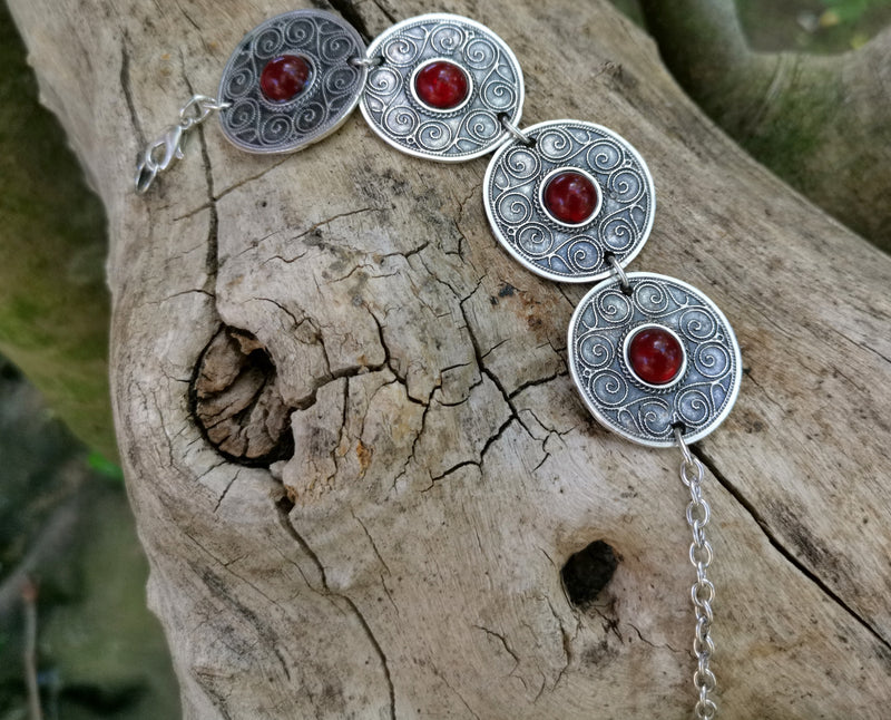 Round Bracelet With Red Beads Antique Silver Plated Metal Adjustable SR634