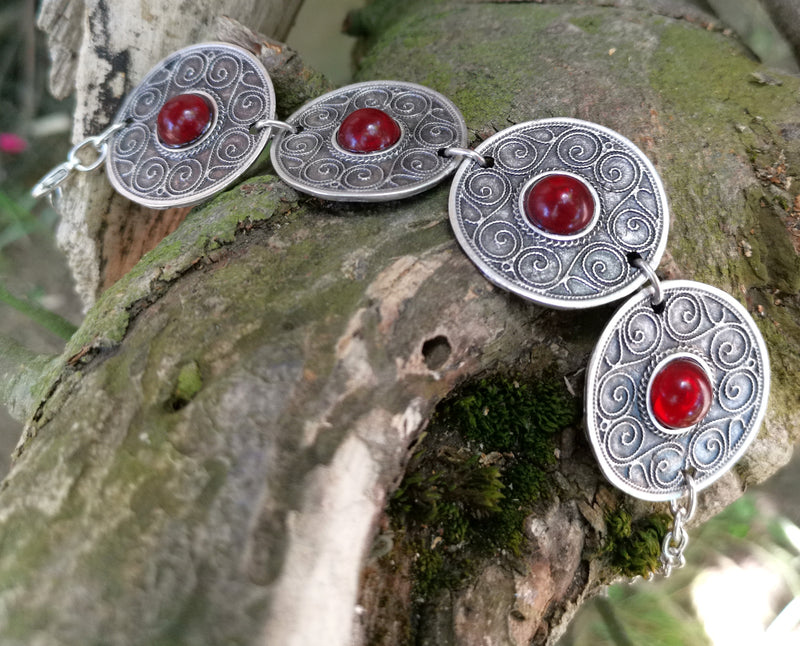 Round Bracelet With Red Beads Antique Silver Plated Metal Adjustable SR634