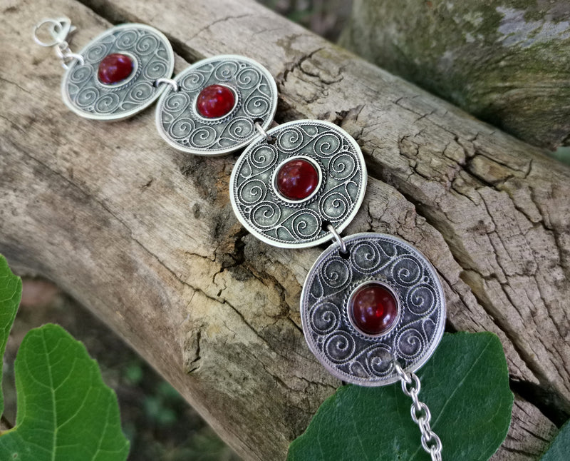Round Bracelet With Red Beads Antique Silver Plated Metal Adjustable SR634