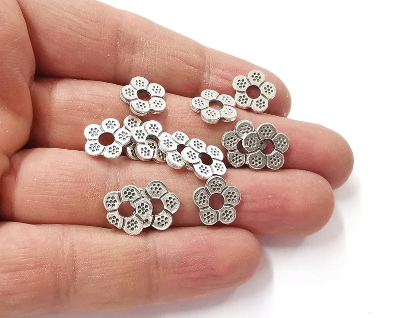 20 Daisy flower beads Antique silver plated beads (10mm) G24224