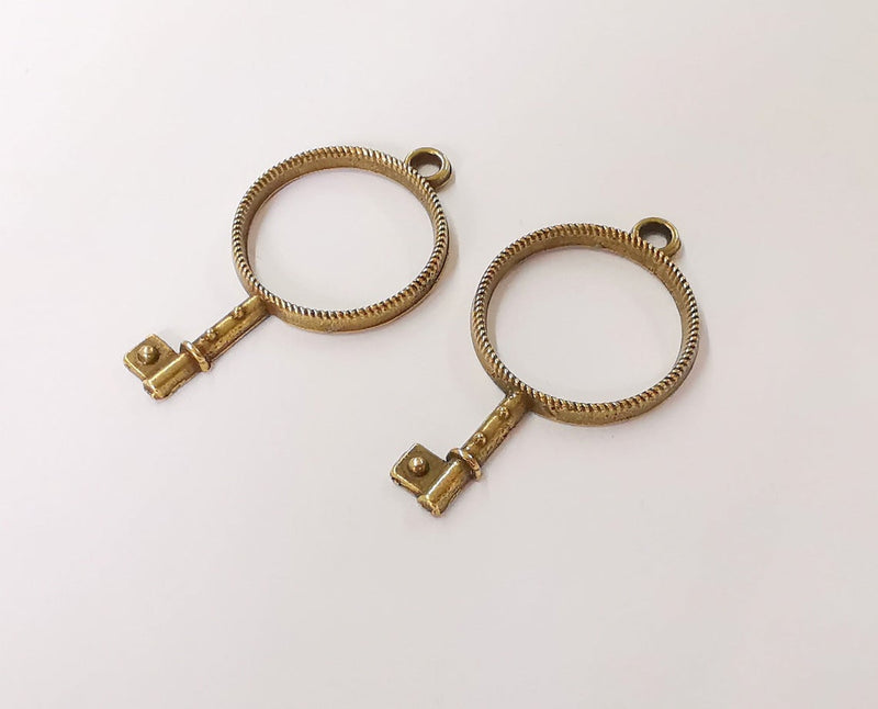 4 Circle key charms Antique bronze plated charms (45x24mm) G24372