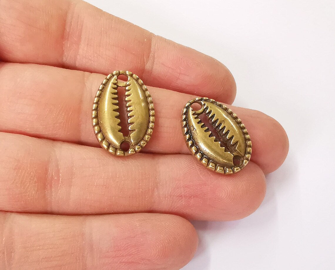 4 Cowrie shell bronze charms connector Antique bronze plated charms (22x16mm) G24379