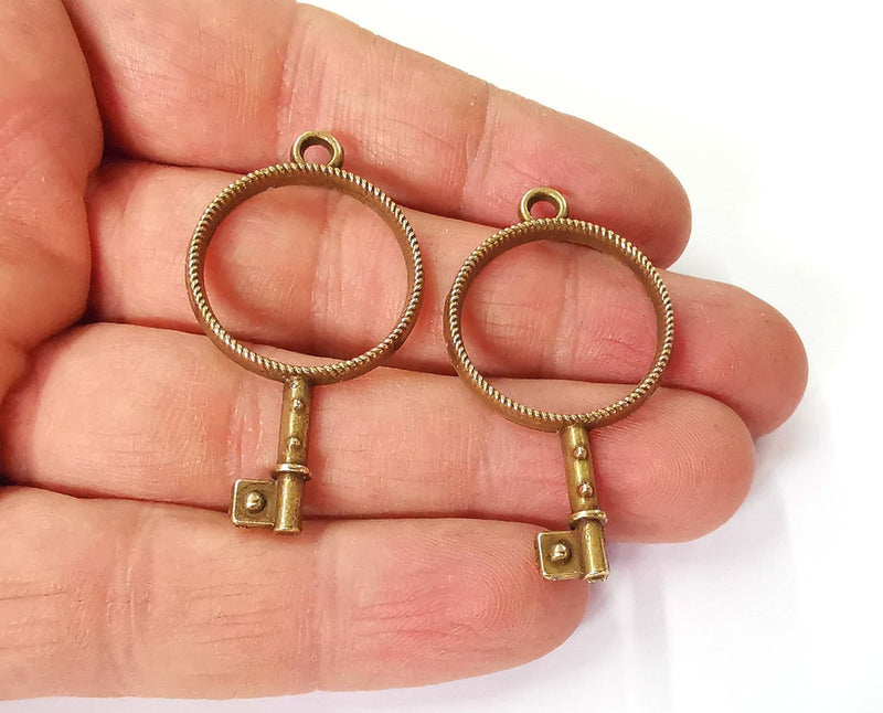 4 Circle key charms Antique bronze plated charms (45x24mm) G24372
