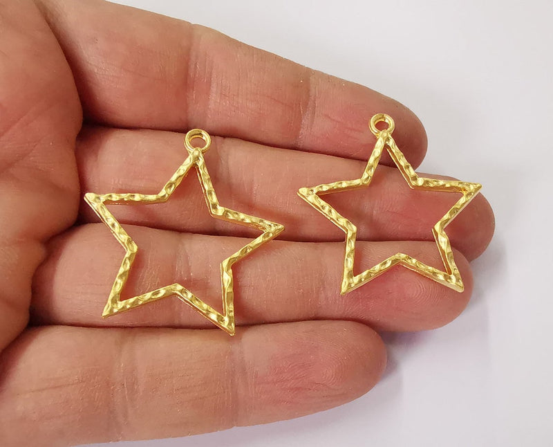 2 Hammered star charms Gold plated charms (37x35mm) G24373