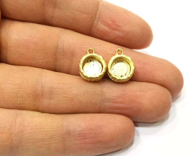 4 Gold Hammered Charm Bezel Blank Cabochon Blank Base Mountings Gold Plated Metal (8mm bezel) G20734