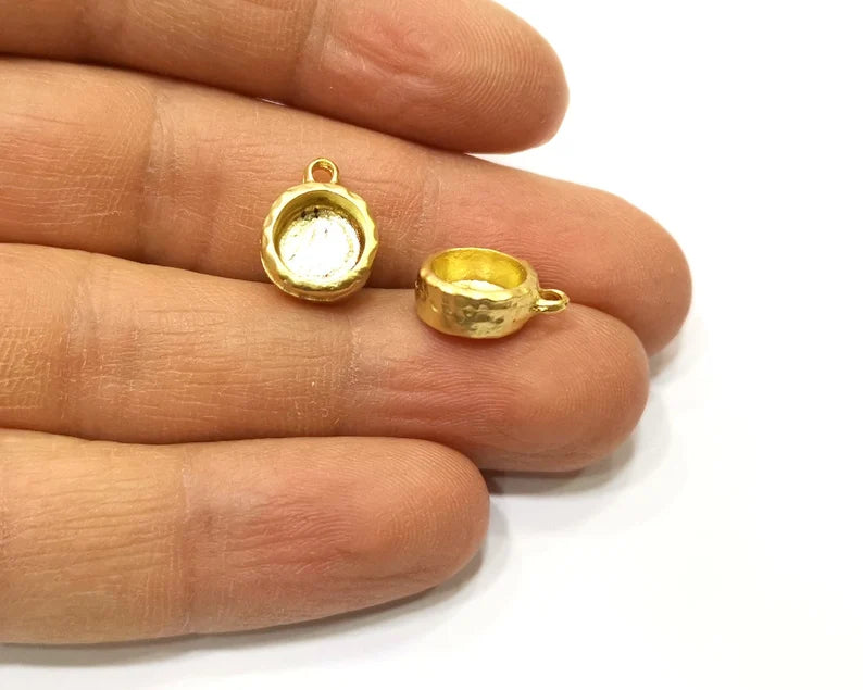4 Gold Hammered Charm Bezel Blank Cabochon Blank Base Mountings Gold Plated Metal (8mm bezel) G20734