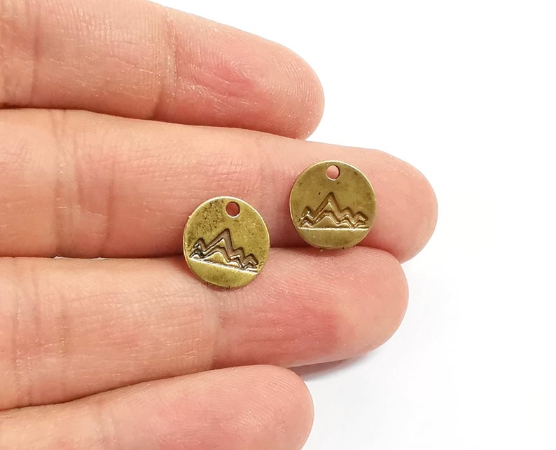 10 Mountain round charms Antique bronze plated charms (12mm) G24203