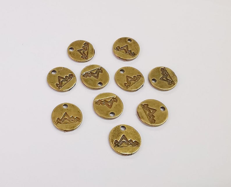 10 Mountain round charms Antique bronze plated charms (12mm) G24203