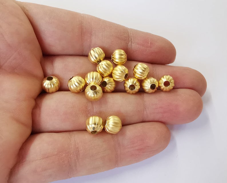10 Ribbed round beads Gold plated beads (8mm) G24261