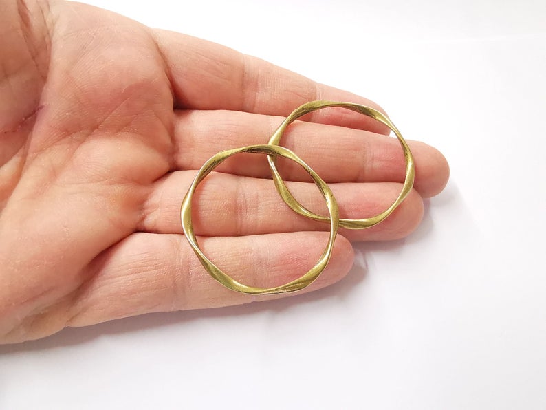 4 Bronze circle findings Antique bronze plated circle findings (42x38mm) G24301