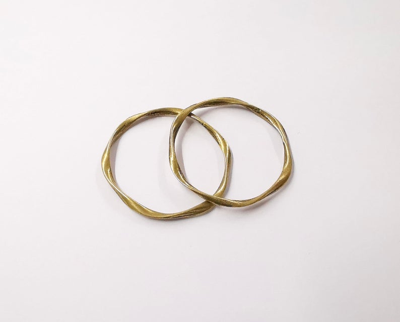4 Bronze circle findings Antique bronze plated circle findings (42x38mm) G24301