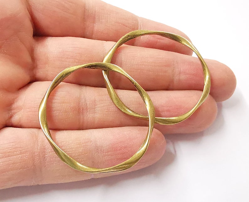 4 Bronze circle findings Antique bronze plated circle findings (42x38mm) G24301