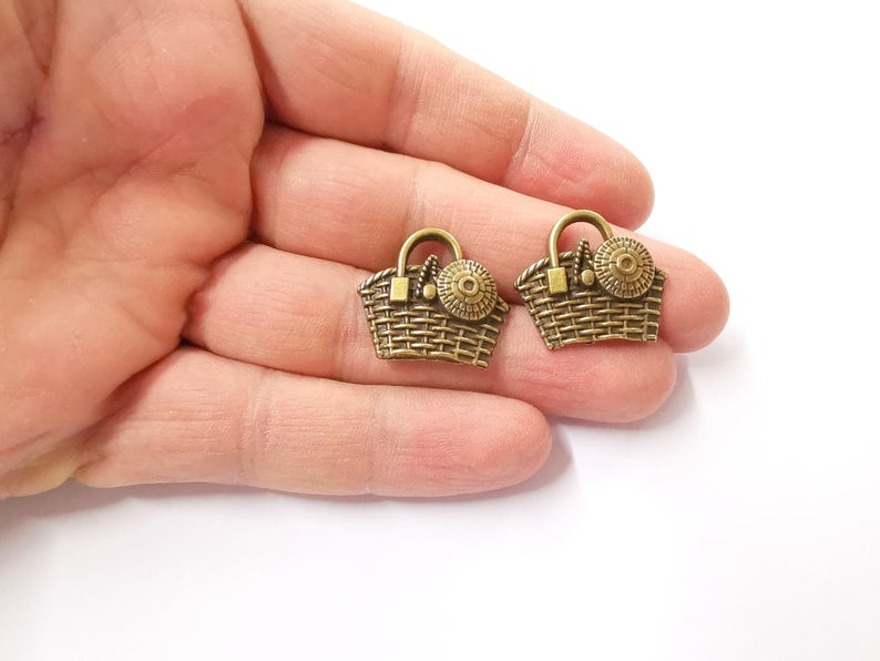 4 Hamper charms Antique bronze plated charms (24x21mm) G24302