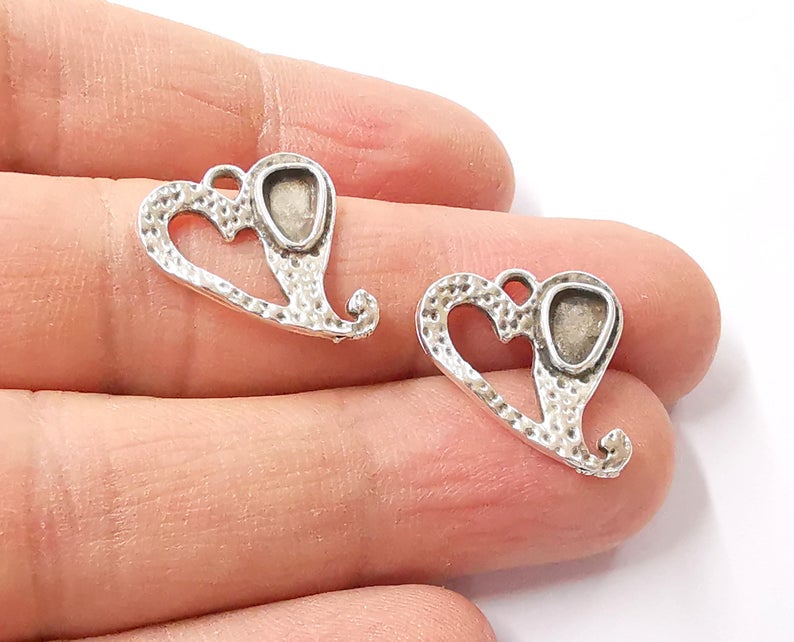 4 Heart charms blank resin blank Antique Silver Plated Charms (18x18) G24305