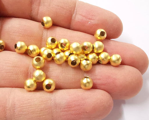10 Round beads Gold plated beads (6mm) G24309