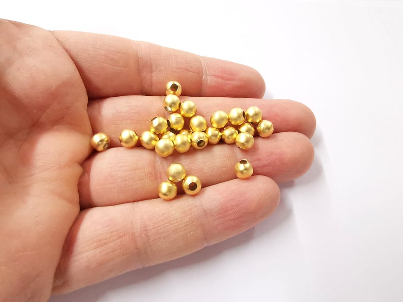 10 Round beads Gold plated beads (6mm) G24309