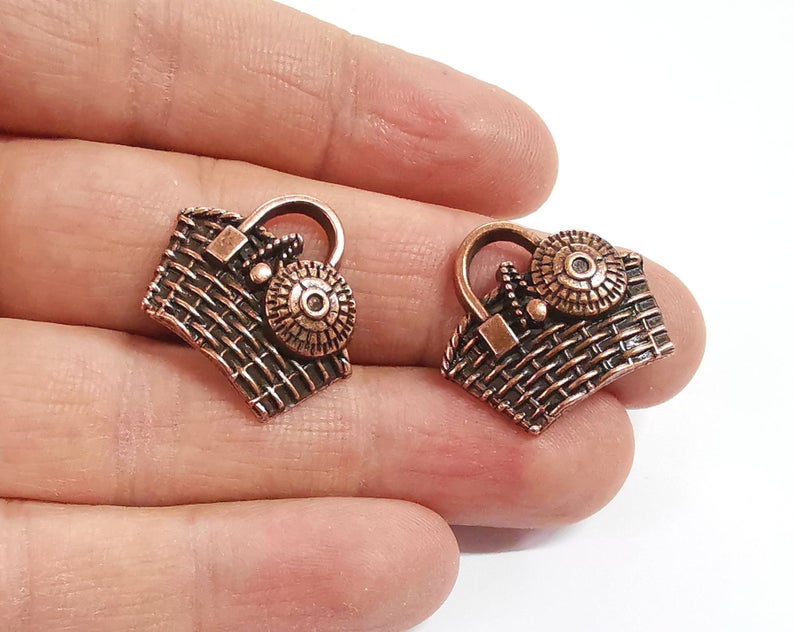 4 Hamper copper charms Antique copper plated charms (25x22mm) G24327