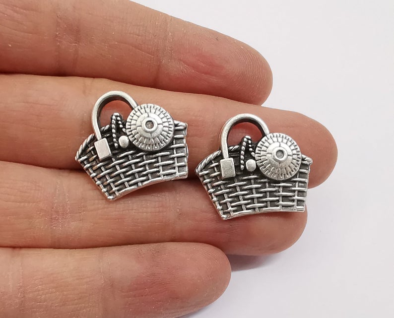 4 Hamper charms Antique silver plated charms (25x22mm) G24333