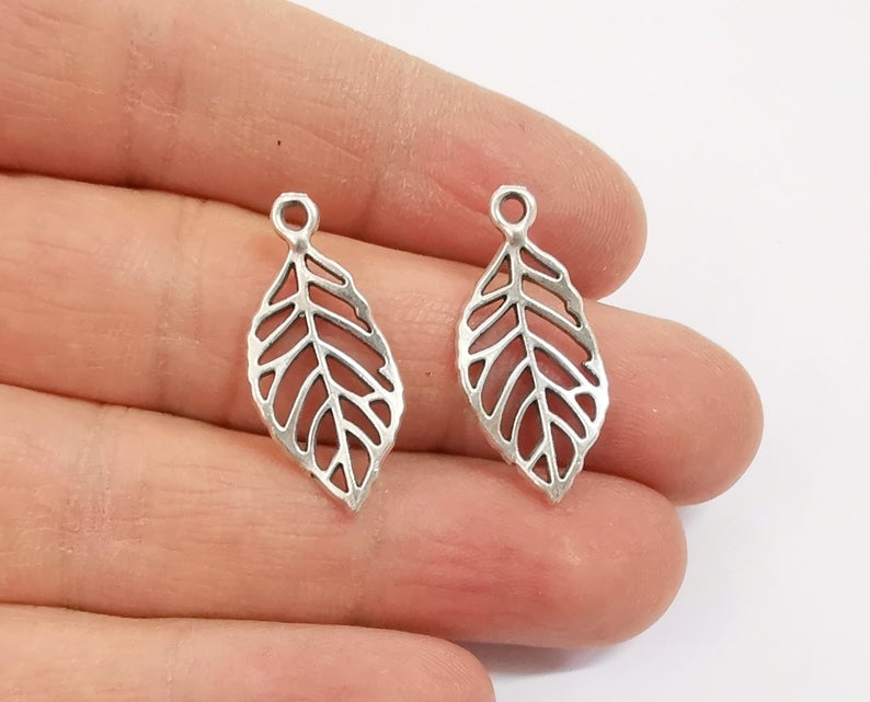 10 Leaf charms Antique silver plated charms (28x13mm) G24341