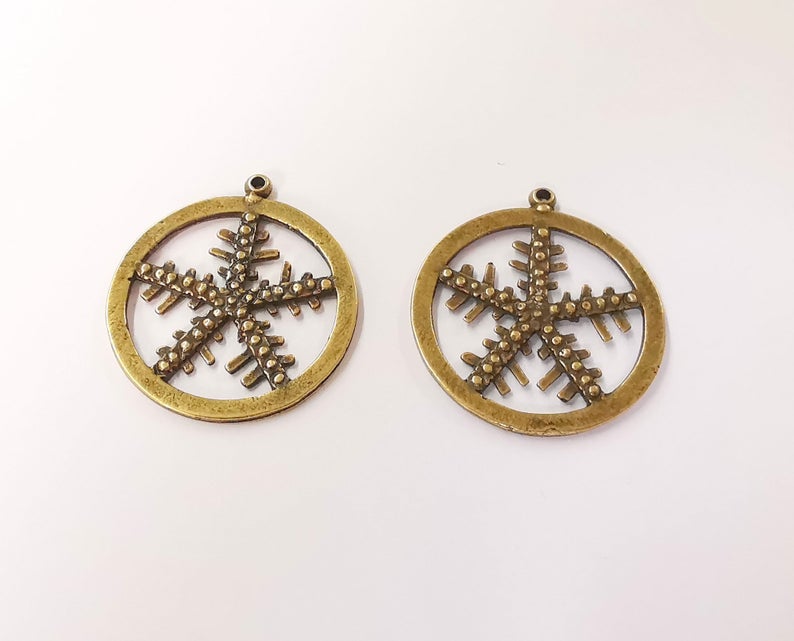 2 Snow flake charms Antique bronze plated charms (36x32mm) G24376