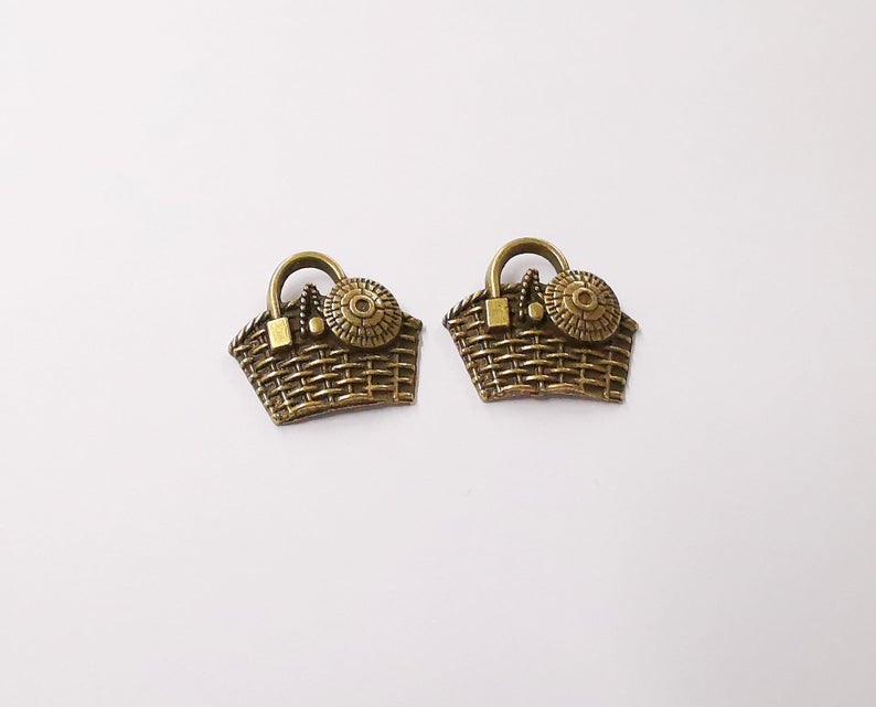 4 Hamper charms Antique bronze plated charms (24x21mm) G24302
