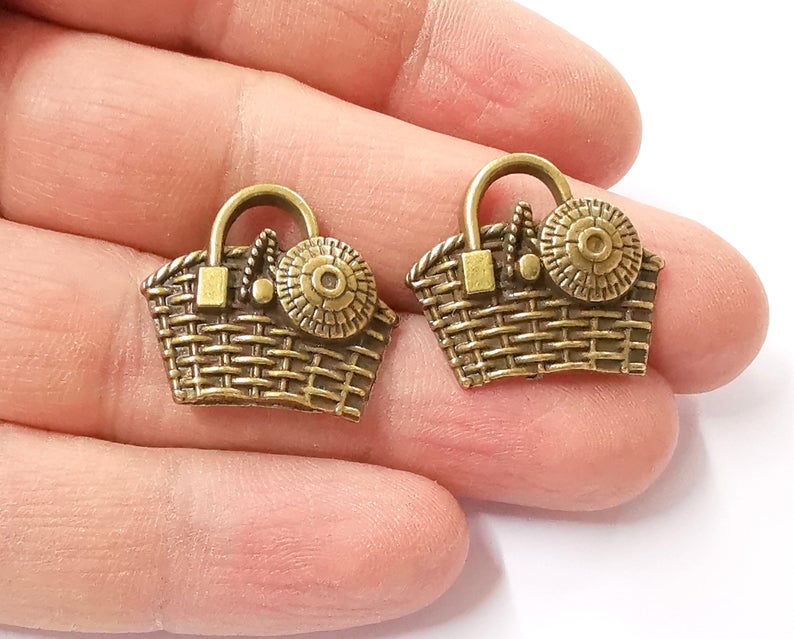 4 Hamper charms Antique bronze plated charms (24x21mm) G24302